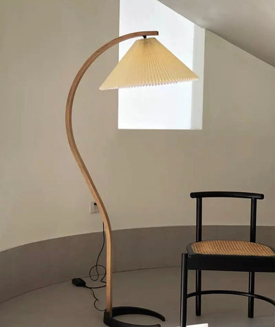 Caprani Floor Lamp – Scandinavian Design with Wood & Linen Shade