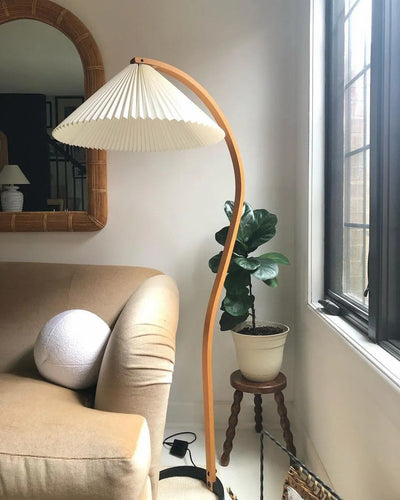 Caprani Floor Lamp – Scandinavian Design with Wood & Linen Shade