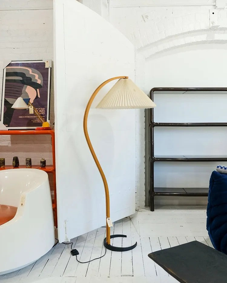 Caprani Floor Lamp – Scandinavian Design with Wood & Linen Shade
