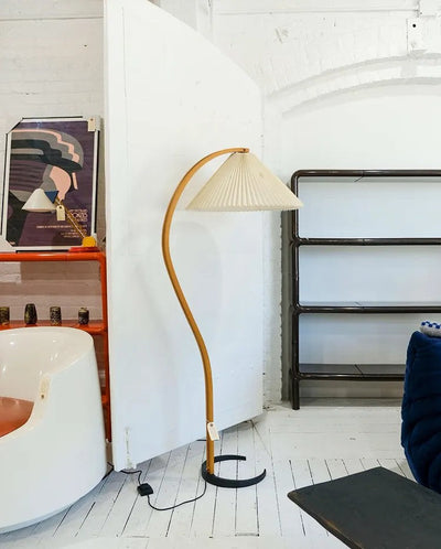 Caprani Floor Lamp – Scandinavian Design with Wood & Linen Shade
