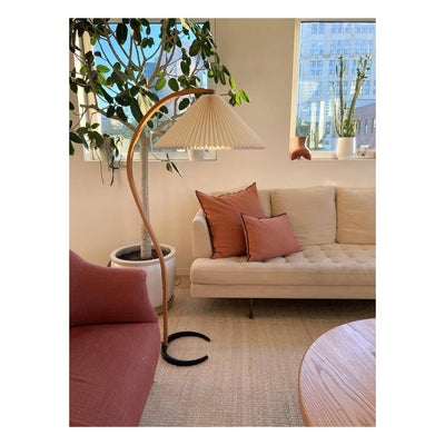 Caprani Floor Lamp – Scandinavian Design with Wood & Linen Shade