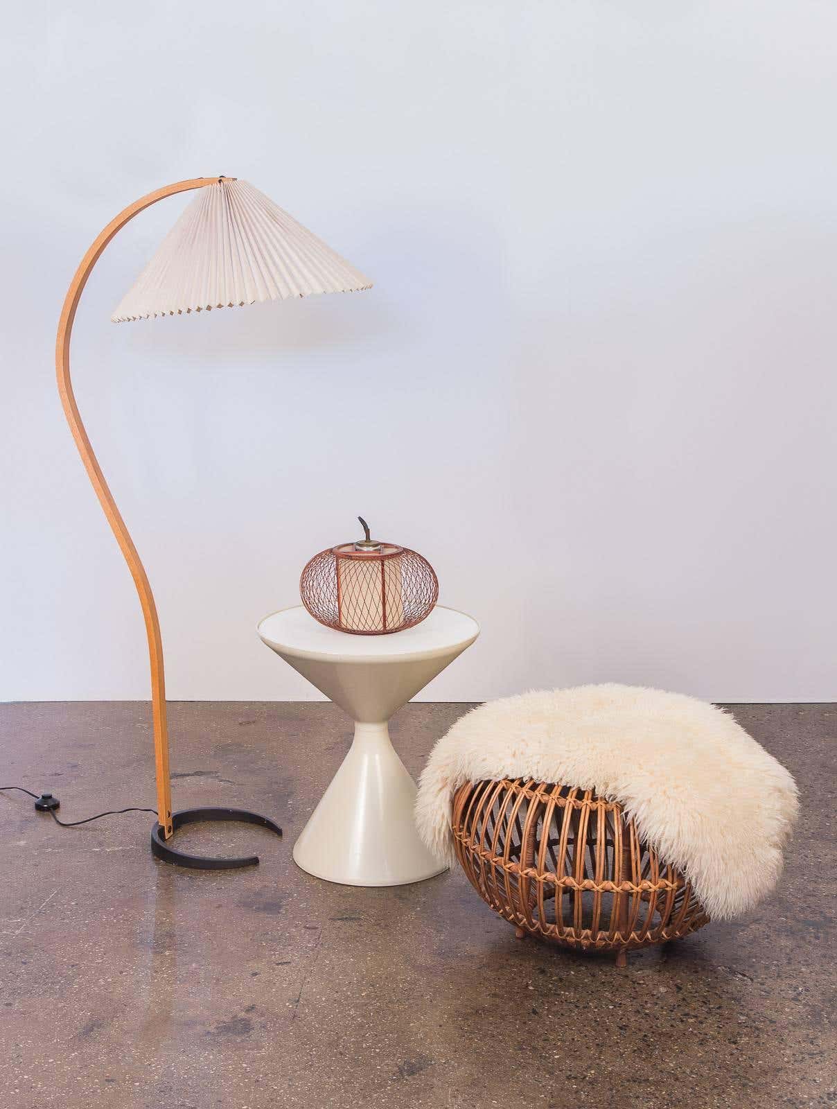 Caprani Floor Lamp – Scandinavian Design with Wood & Linen Shade
