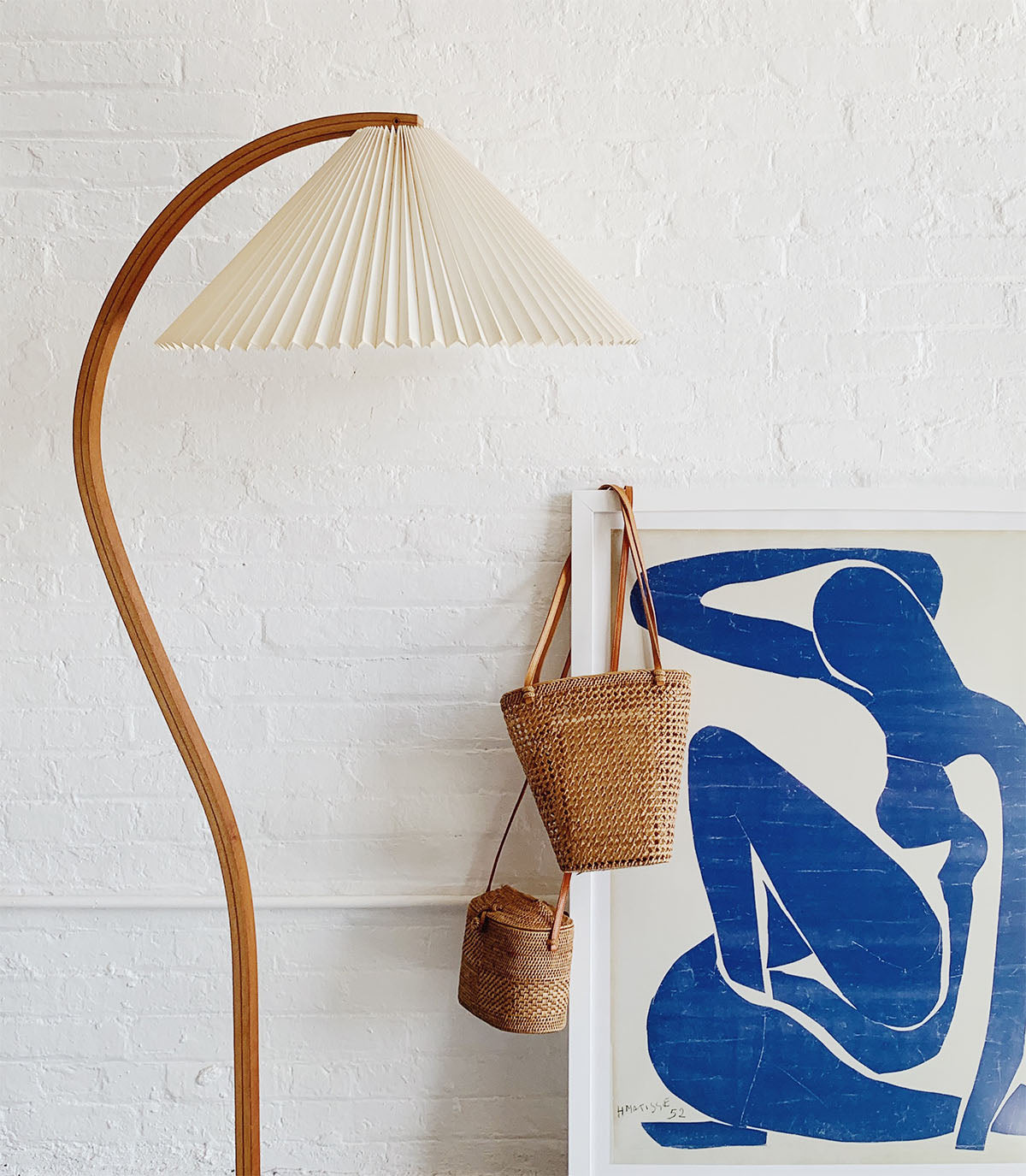 Caprani Floor Lamp – Scandinavian Design with Wood & Linen Shade