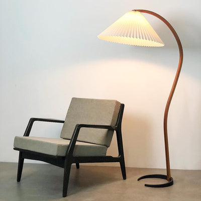 Caprani Floor Lamp – Scandinavian Design with Wood & Linen Shade