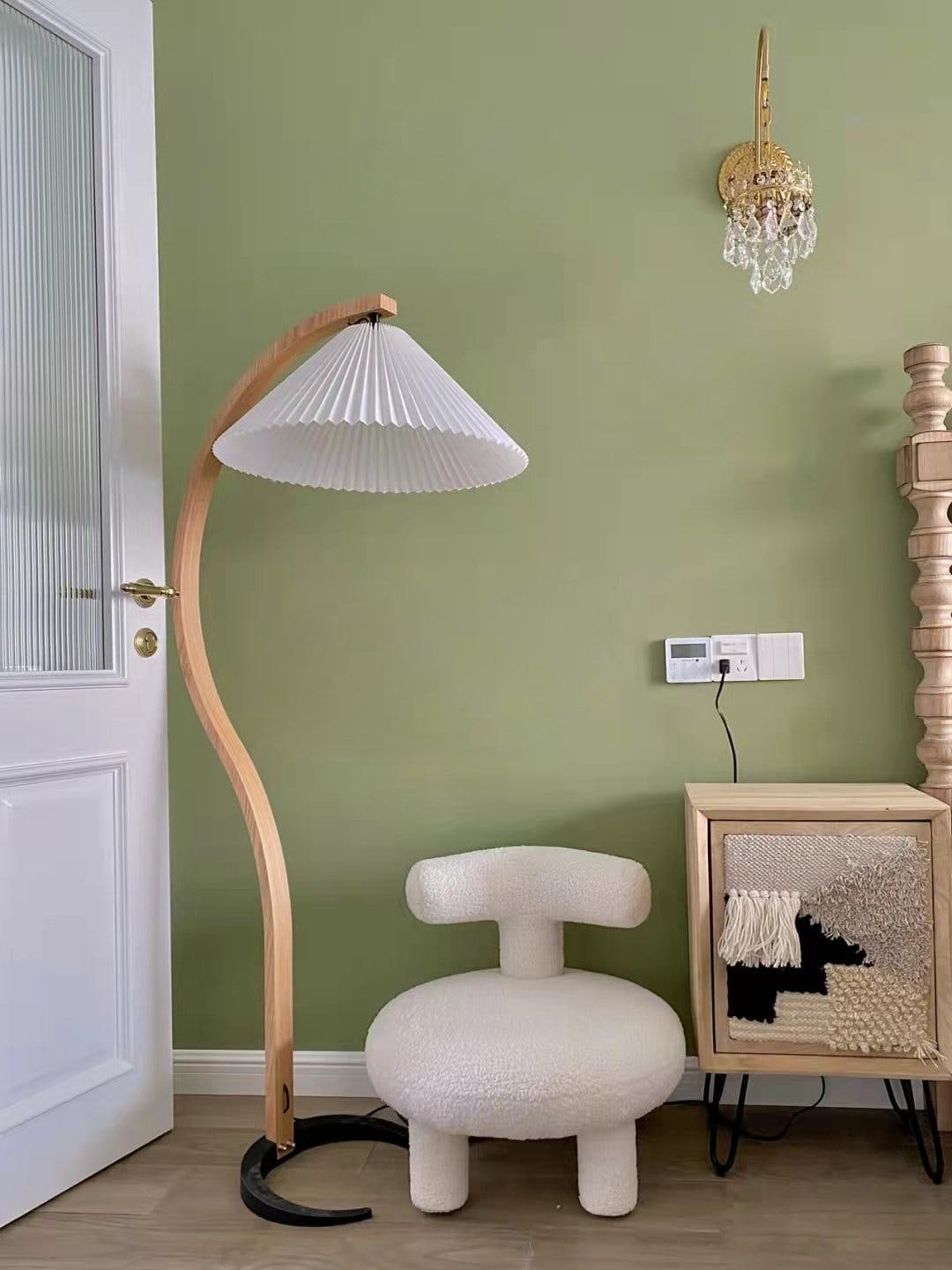 Caprani Floor Lamp – Scandinavian Design with Wood & Linen Shade