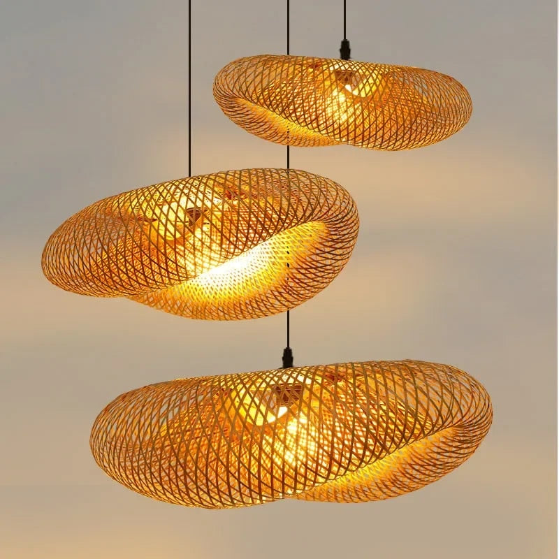 Handwoven Chinese Bamboo Pendant Light – Natural Rattan Wave Shade (E27, LED Compatible)