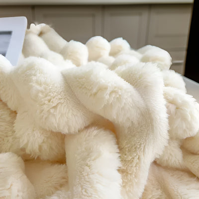 Luxurious Fleece Blanket – Soft, Warm & Stylish Comfort
