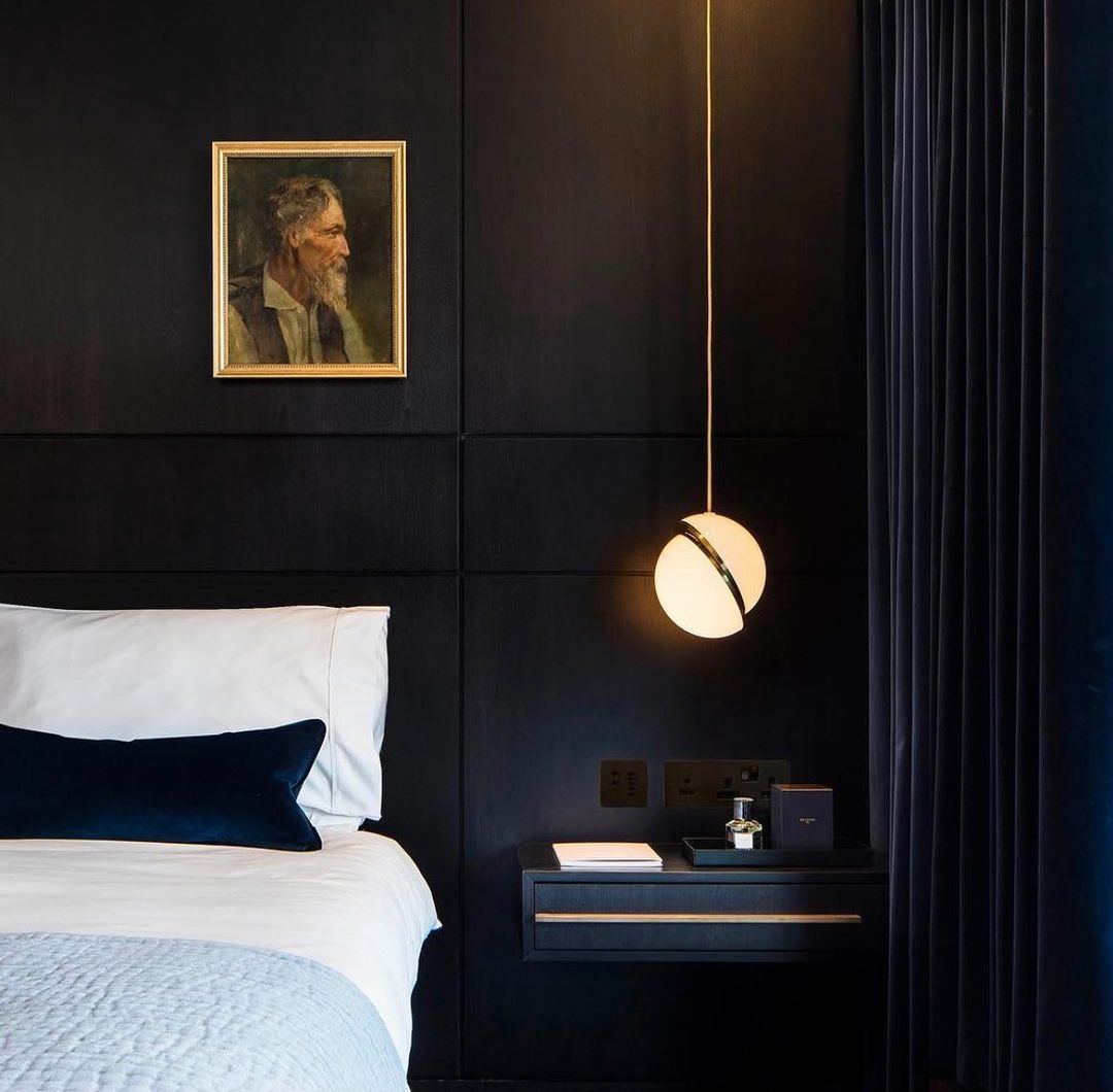CrescentGlow Pendant Light – Elegant Lunar-Inspired Illumination