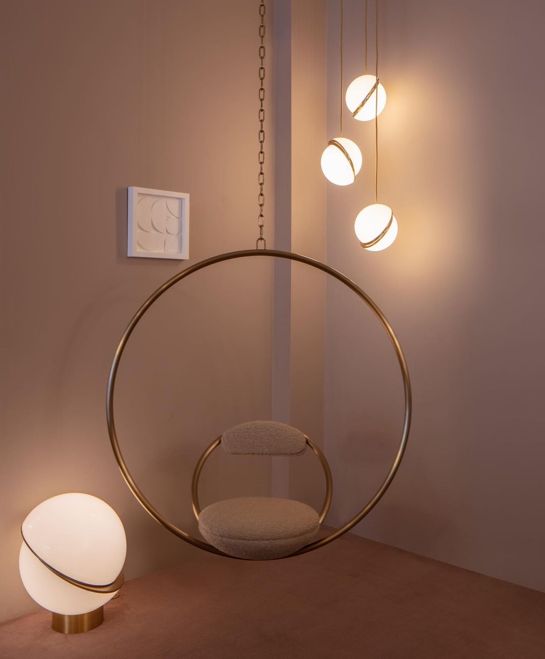 CrescentGlow Pendant Light – Elegant Lunar-Inspired Illumination