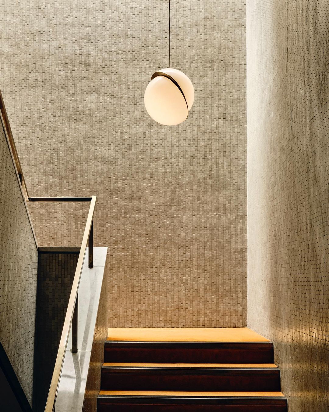 CrescentGlow Pendant Light – Elegant Lunar-Inspired Illumination