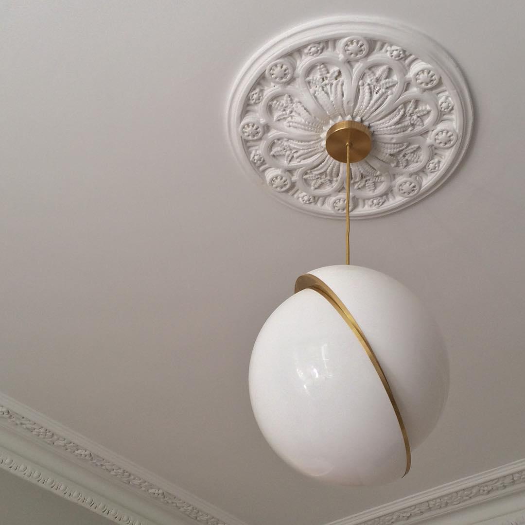 CrescentGlow Pendant Light – Elegant Lunar-Inspired Illumination