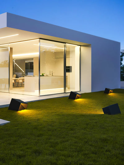 SolarCube – Modern Solar-Powered LED Garden Light for Stylish Outdoor Ambiance
