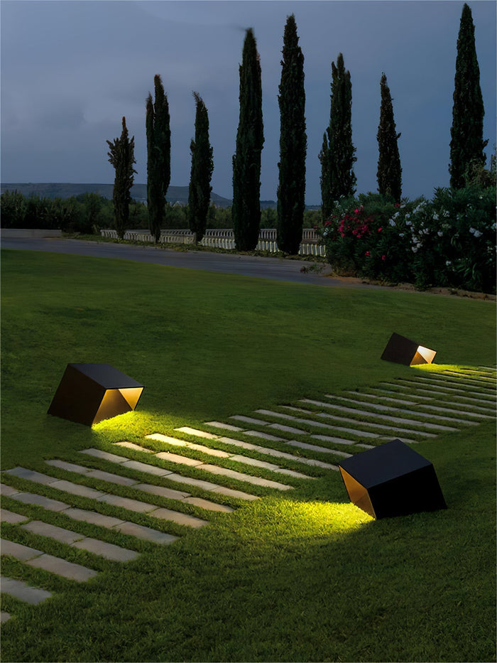 SolarCube – Modern Solar-Powered LED Garden Light for Stylish Outdoor Ambiance
