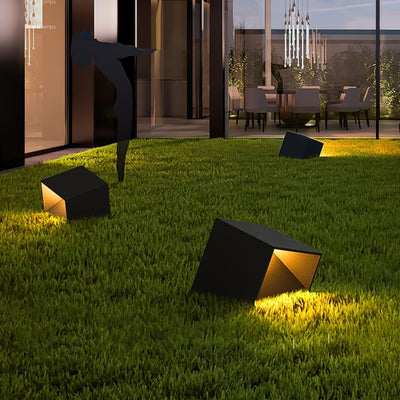 Cube Garden Solar Light – Modern Outdoor LED Lantern with Remote Control