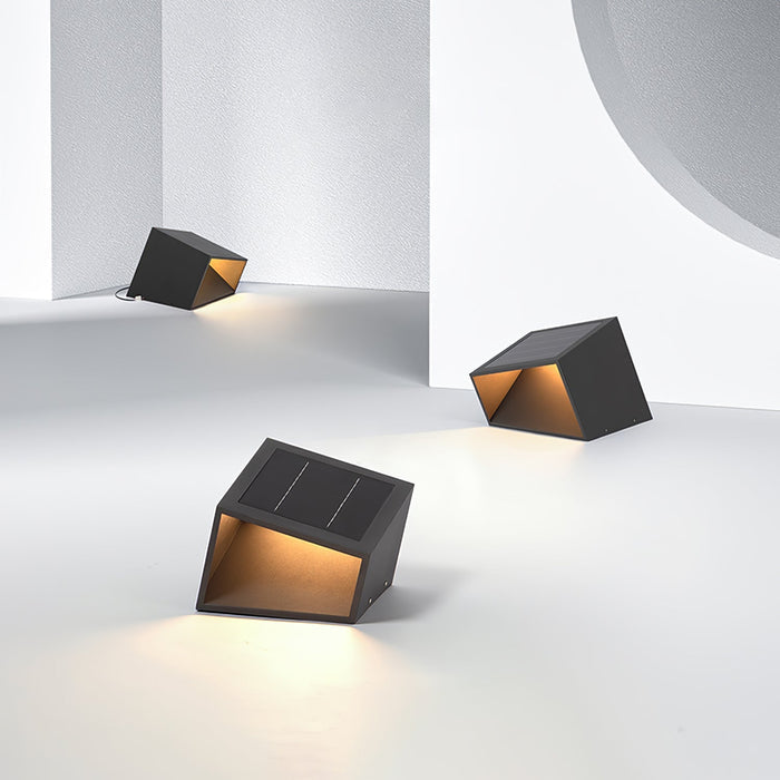 SolarCube – Modern Solar-Powered LED Garden Light for Stylish Outdoor Ambiance