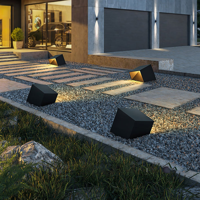 SolarCube – Modern Solar-Powered LED Garden Light for Stylish Outdoor Ambiance