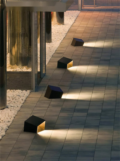 SolarCube – Modern Solar-Powered LED Garden Light for Stylish Outdoor Ambiance