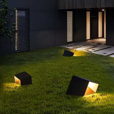 Cube Garden Solar Light – Modern Outdoor LED Lantern with Remote Control