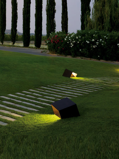 Cube Garden Solar Light – Modern Outdoor LED Lantern with Remote Control