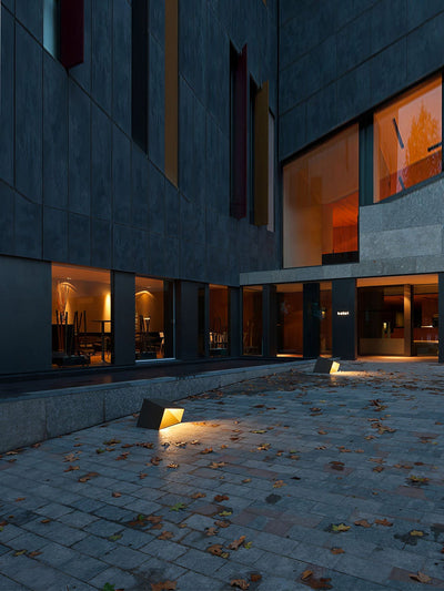 SolarCube – Modern Solar-Powered LED Garden Light for Stylish Outdoor Ambiance