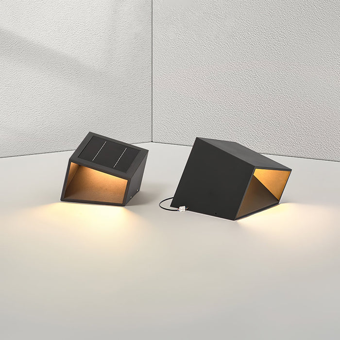 SolarCube – Modern Solar-Powered LED Garden Light for Stylish Outdoor Ambiance