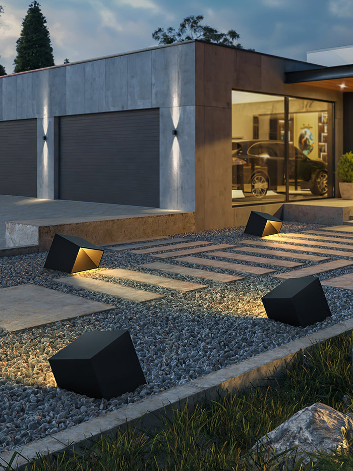 SolarCube – Modern Solar-Powered LED Garden Light for Stylish Outdoor Ambiance