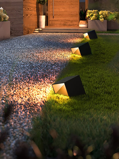 SolarCube – Modern Solar-Powered LED Garden Light for Stylish Outdoor Ambiance