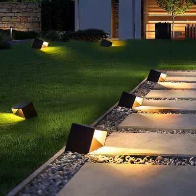 SolarCube – Modern Solar-Powered LED Garden Light for Stylish Outdoor Ambiance