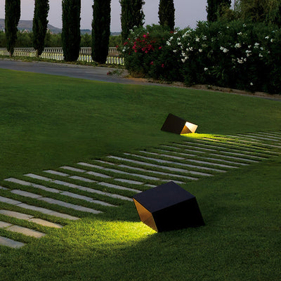 SolarCube – Modern Solar-Powered LED Garden Light for Stylish Outdoor Ambiance