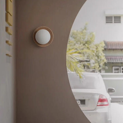 Minimalist White Wood Wall Light – A Timeless Blend of Simplicity & Style