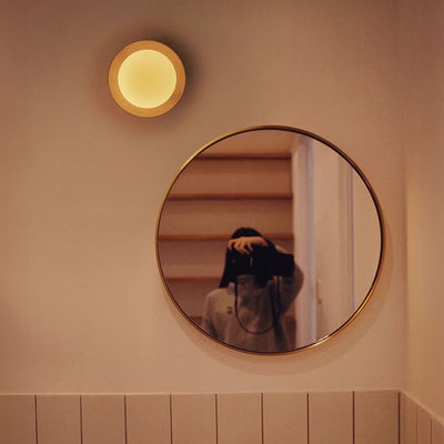 Minimalist White Wood Wall Light – A Timeless Blend of Simplicity & Style