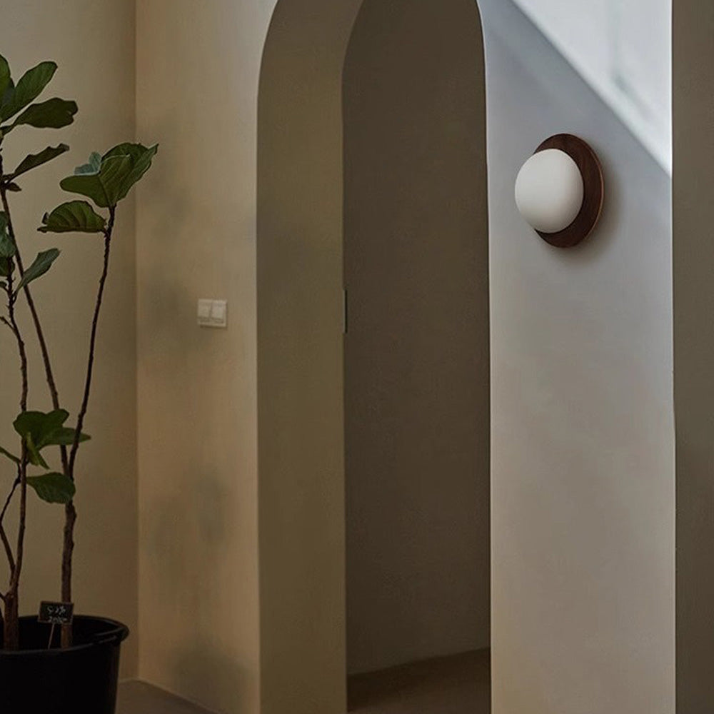 Minimalist White Wood Wall Light – A Timeless Blend of Simplicity & Style