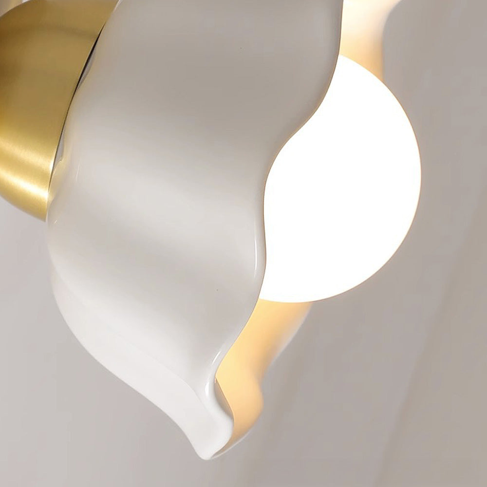 FleurBlanche Wall Light – Romantic Floral Design for a Warm, Elegant Atmosphere