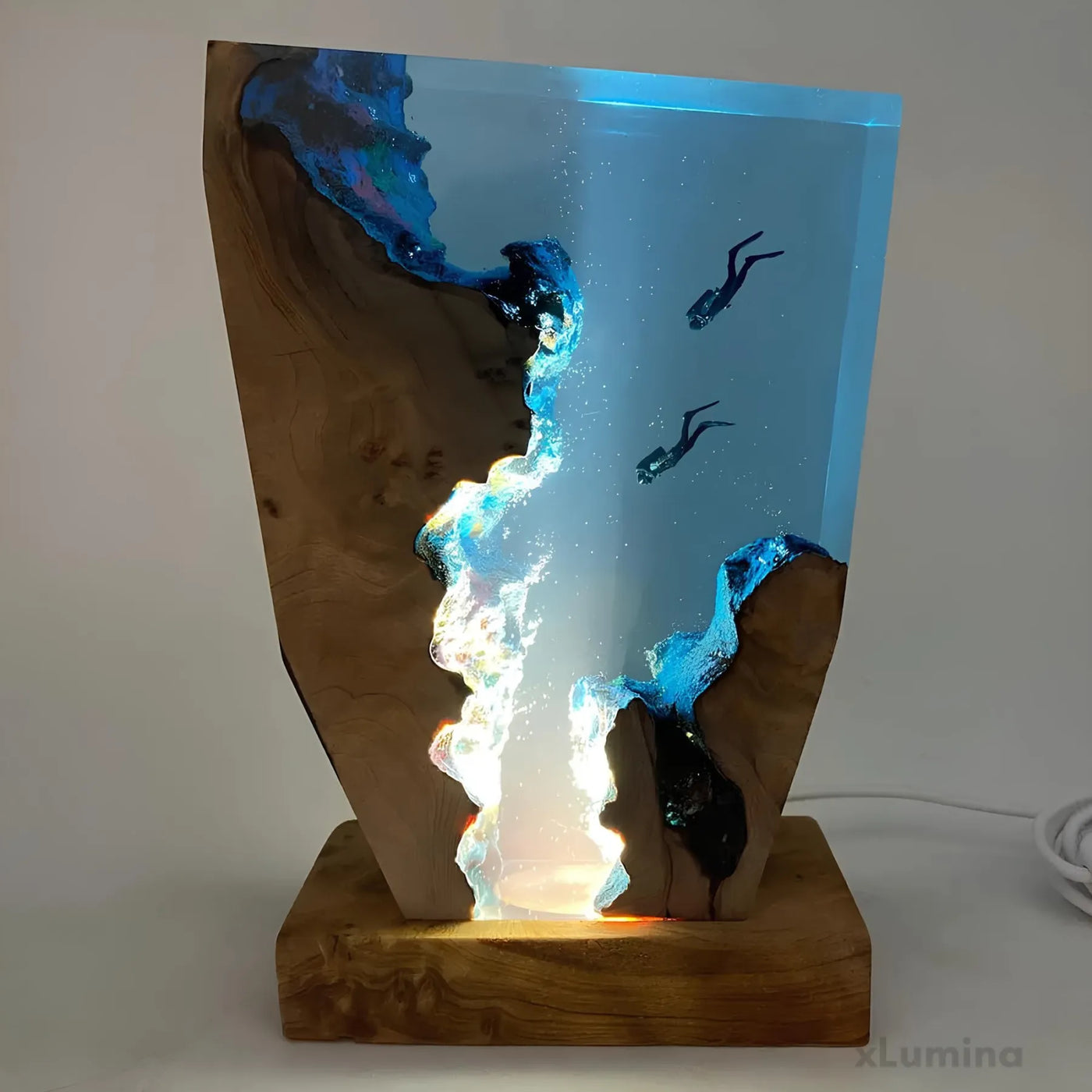 DeepDive Oceanic Diver Table Lamp – Elegant Marine-Inspired Design for Tranquil Ambiance
