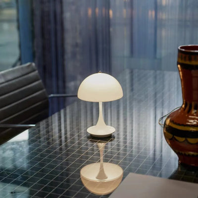 Luxe ÉclatLumière Table Lamp – Elegant Design for a Luxurious Interior