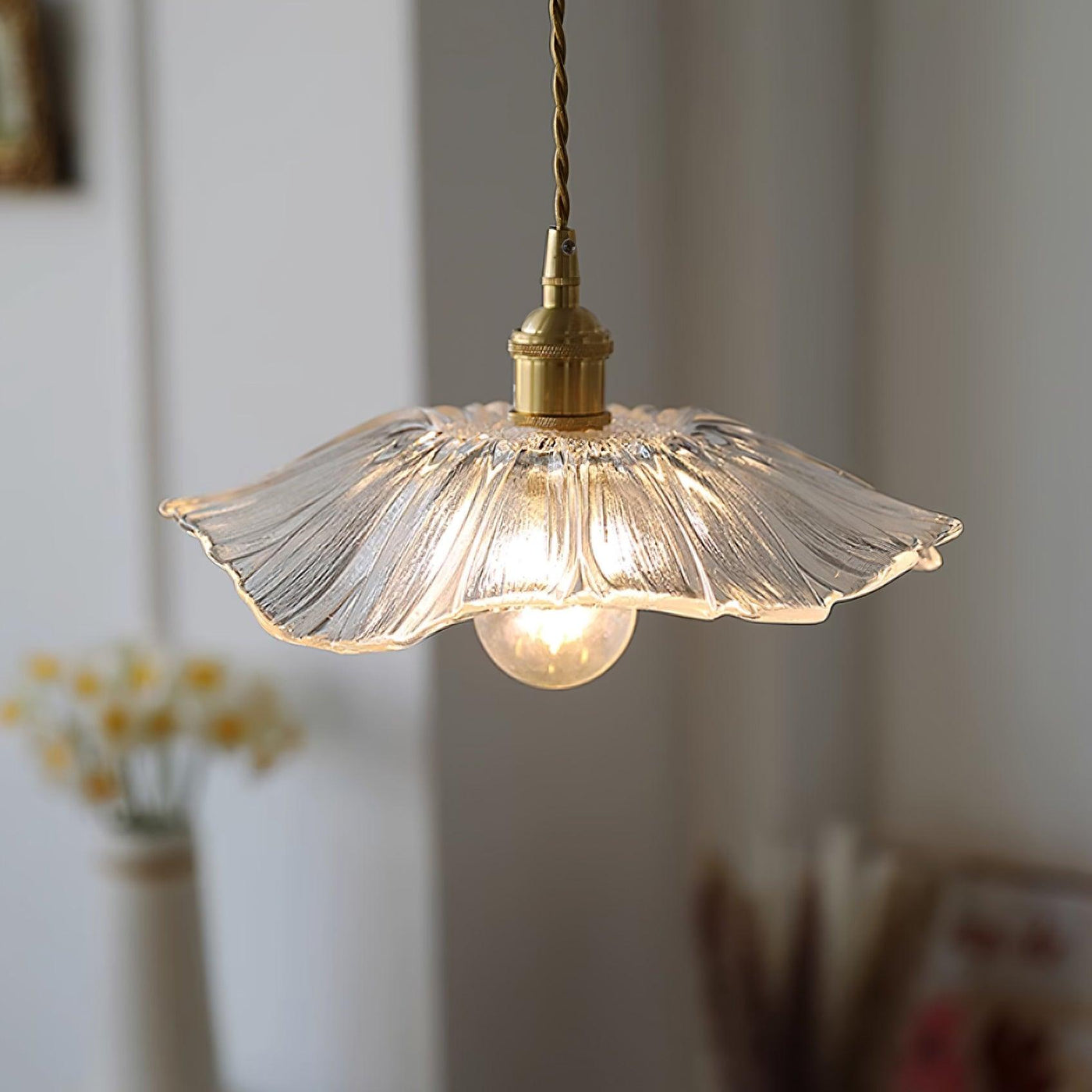 Flower Glass Pendant Light – A Touch of Nostalgic Elegance