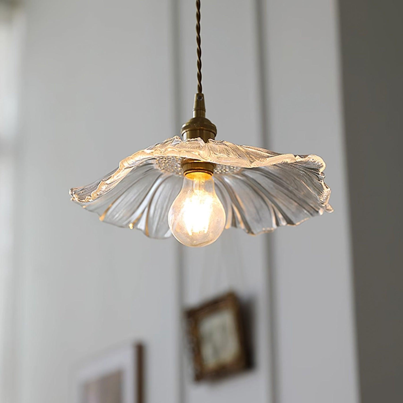 Flower Glass Pendant Light – A Touch of Nostalgic Elegance