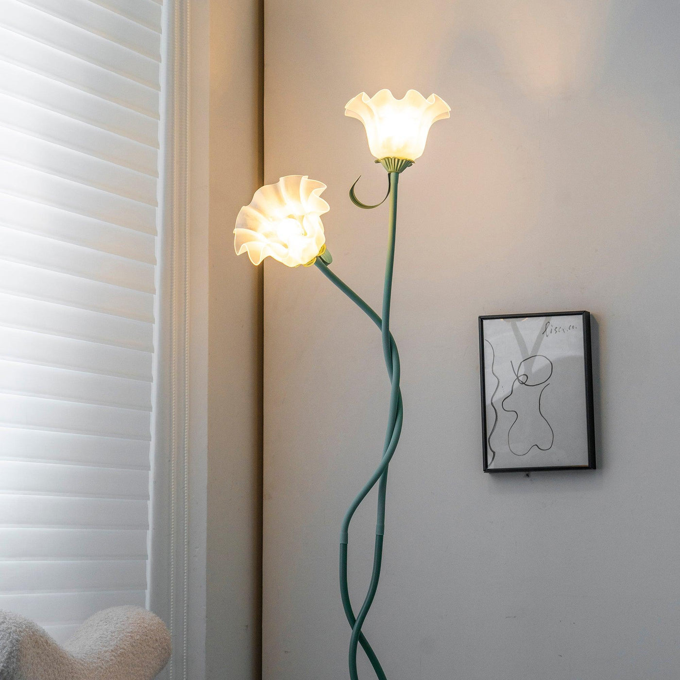 Calla Floor Lamp – Timeless Elegance with Delicate Floral Design