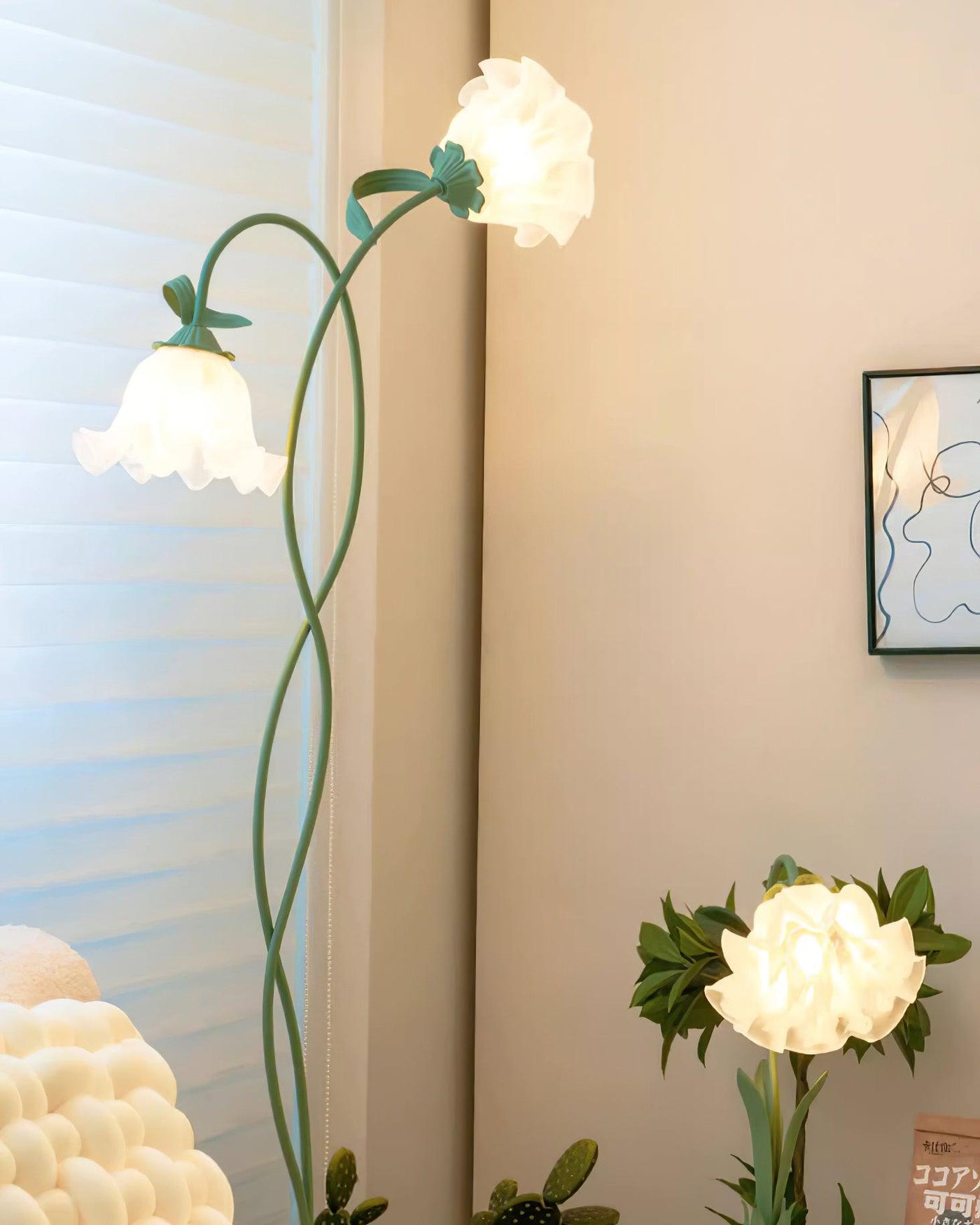 Calla Floor Lamp – Timeless Elegance with Delicate Floral Design