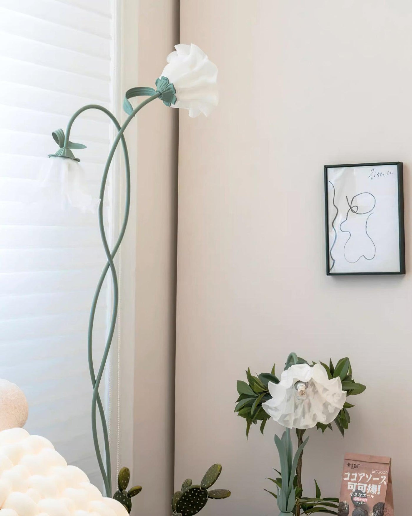 Calla Floor Lamp – Timeless Elegance with Delicate Floral Design