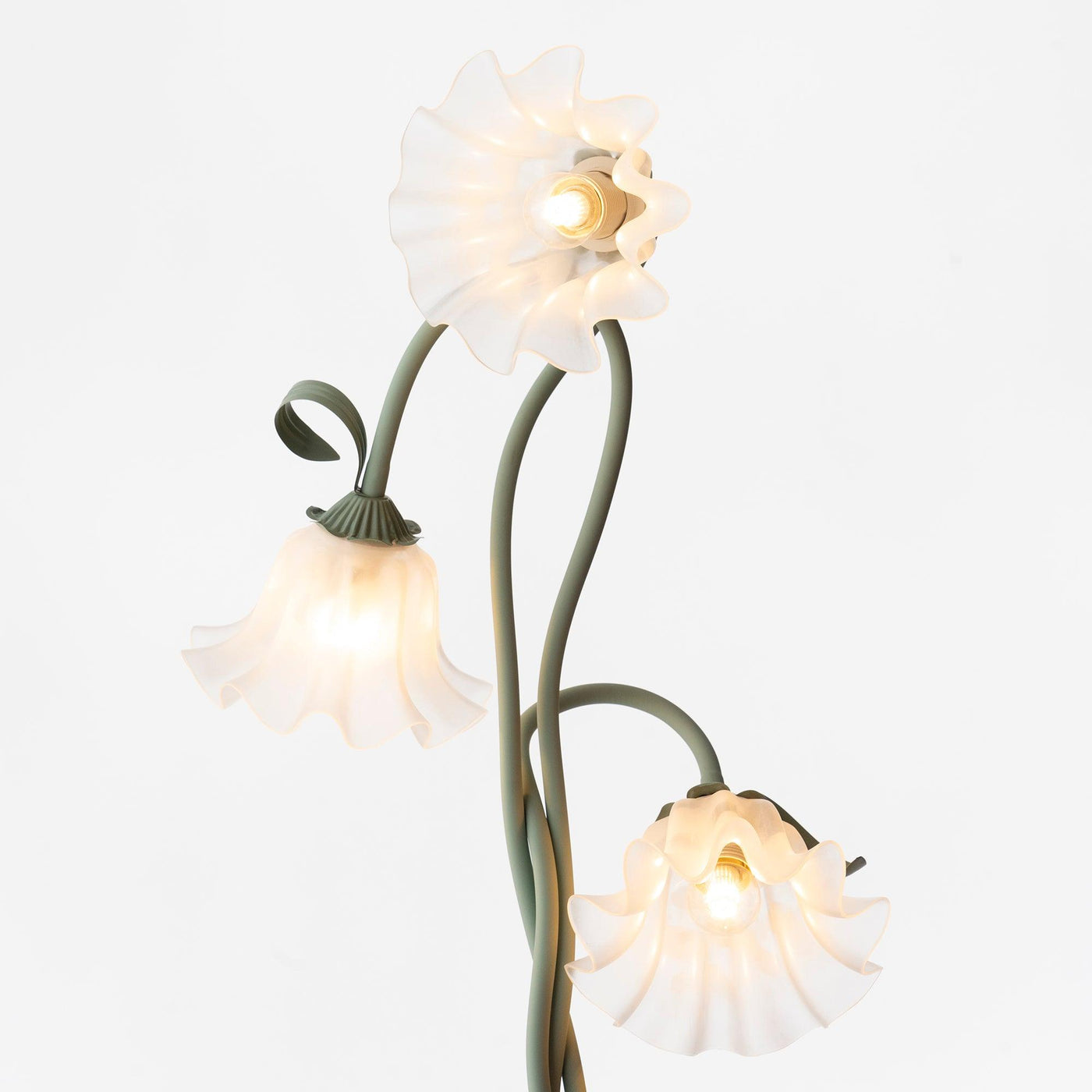 Calla Floor Lamp – Timeless Elegance with Delicate Floral Design