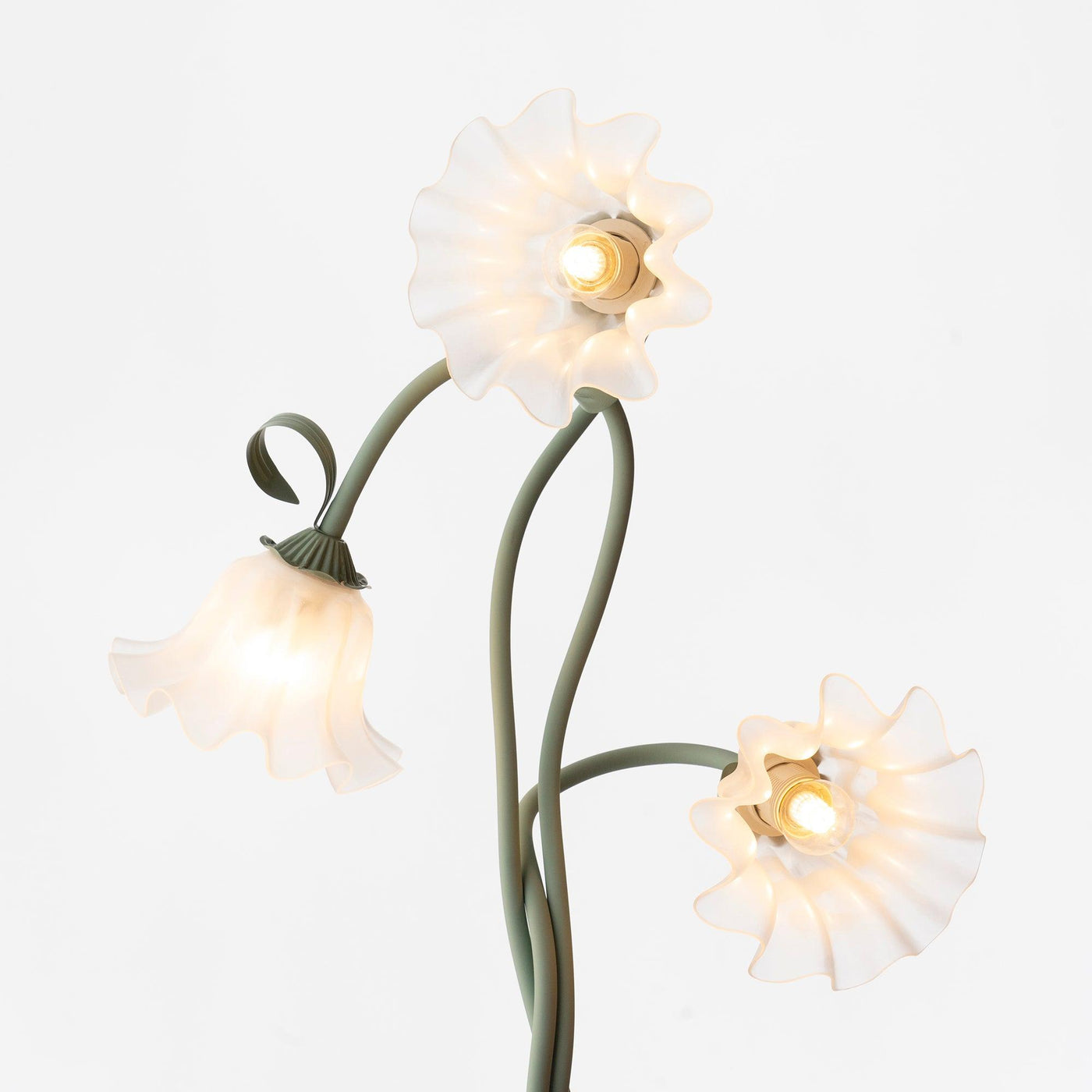 Calla Floor Lamp – Timeless Elegance with Delicate Floral Design