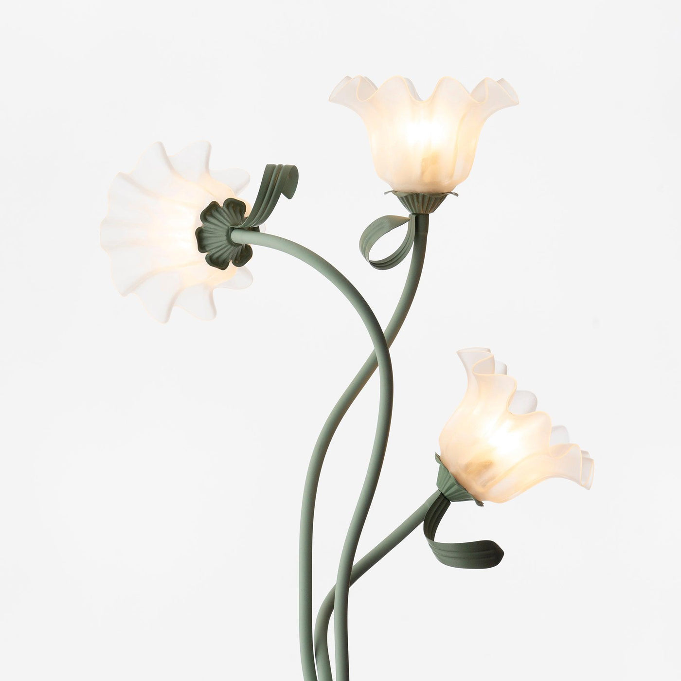 Calla Floor Lamp – Timeless Elegance with Delicate Floral Design