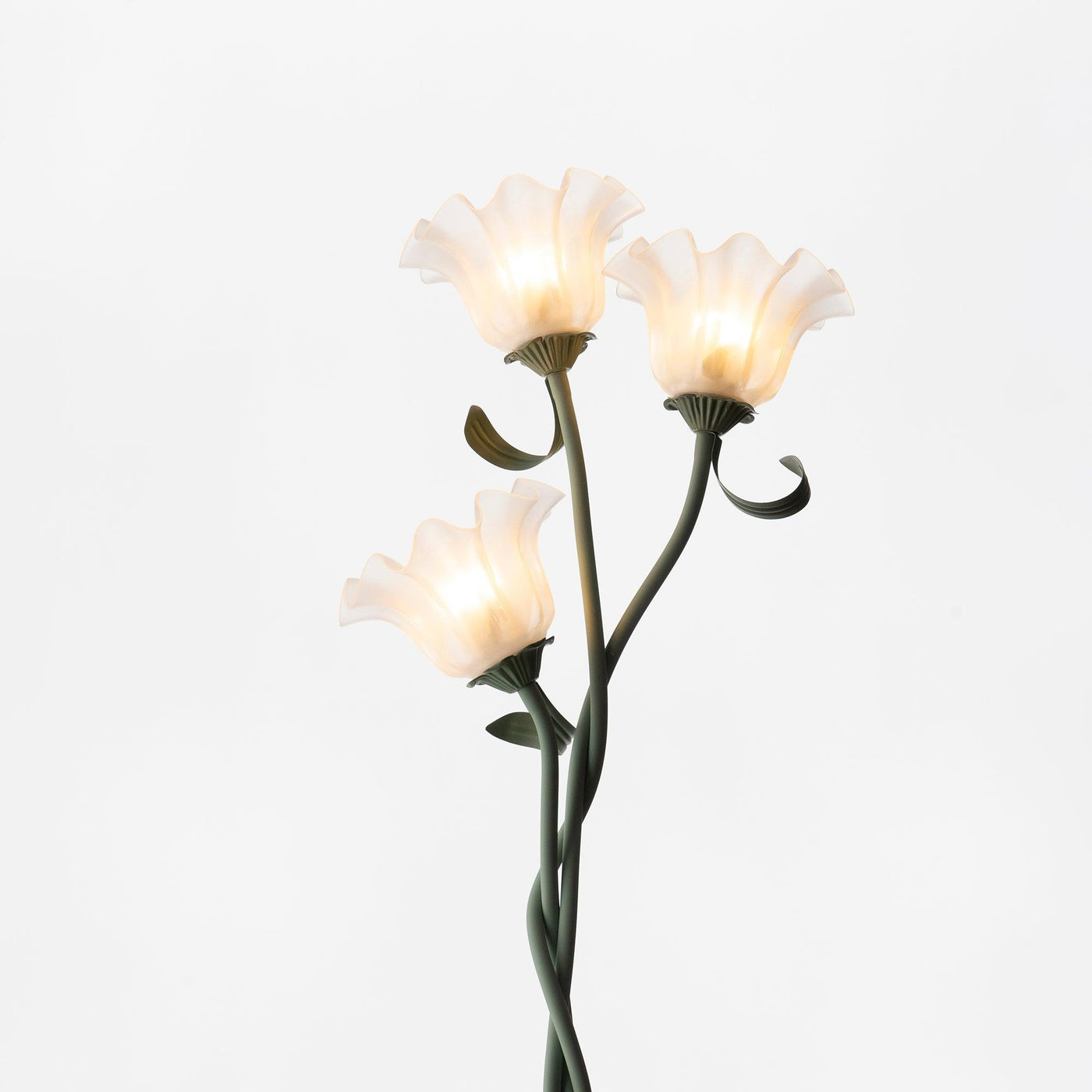 Calla Floor Lamp – Timeless Elegance with Delicate Floral Design