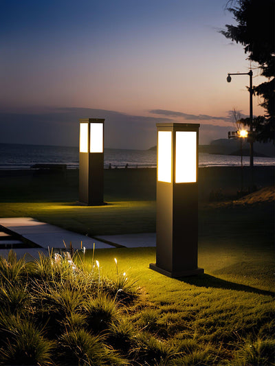 Kuzco Outdoor Bollard Light – Sleek LED Pathway & Garden Lighting
