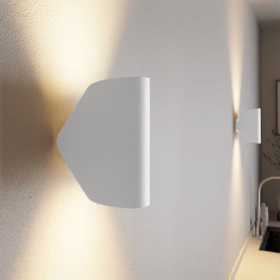 LumosWave – Modern LED Outdoor Wall Light for Warm and Elegant Illumination