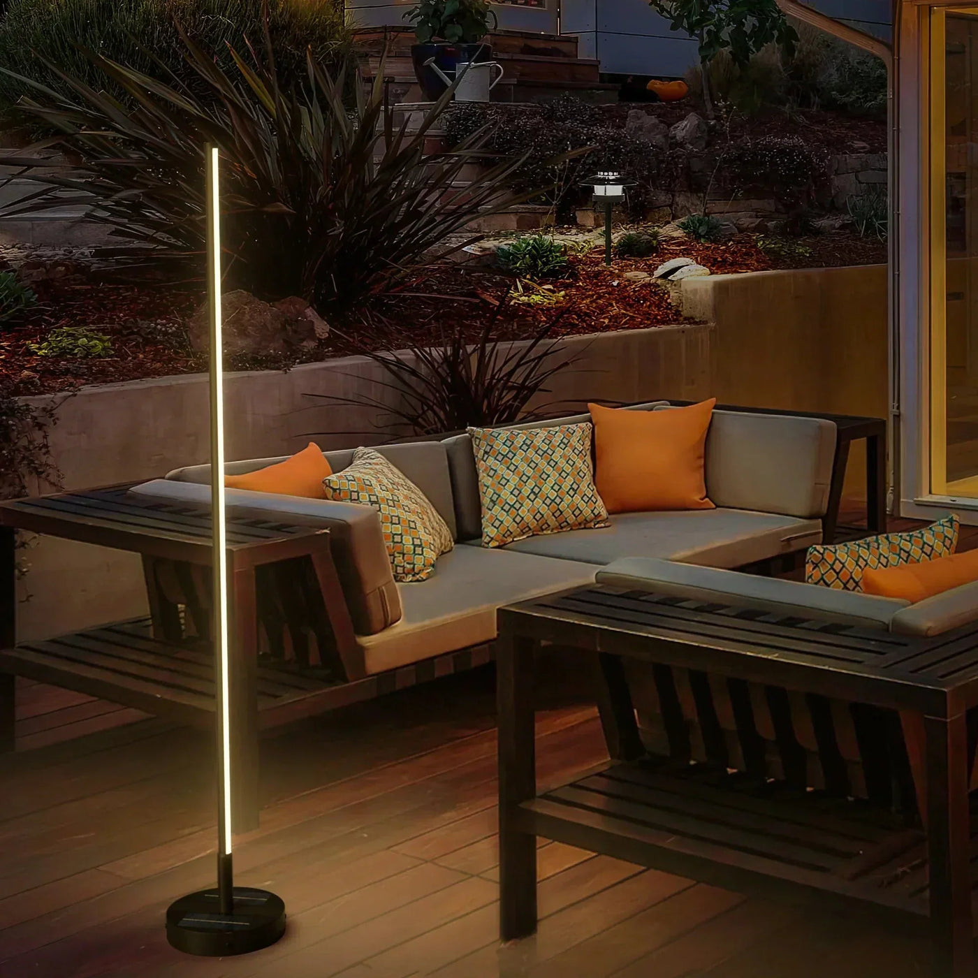 Modern Solar Outdoor Floor Lamp – Elegant Waterproof LED Lighting