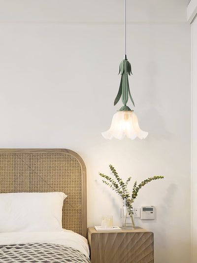Lily Blossom Pendant Light – Elegant Floral Ceiling Light for a Natural Touch