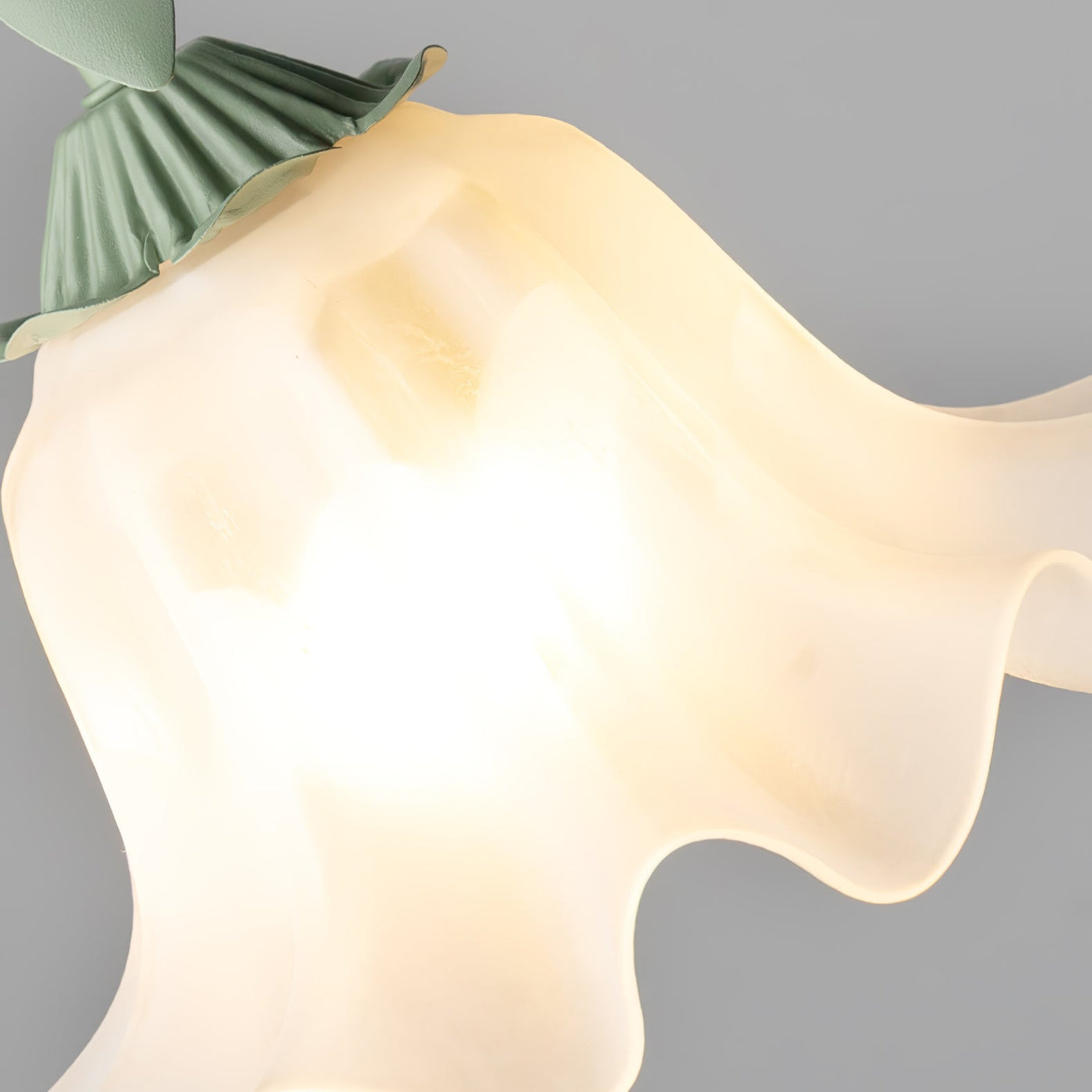 Lily Blossom Pendant Light – Elegant Floral Ceiling Light for a Natural Touch