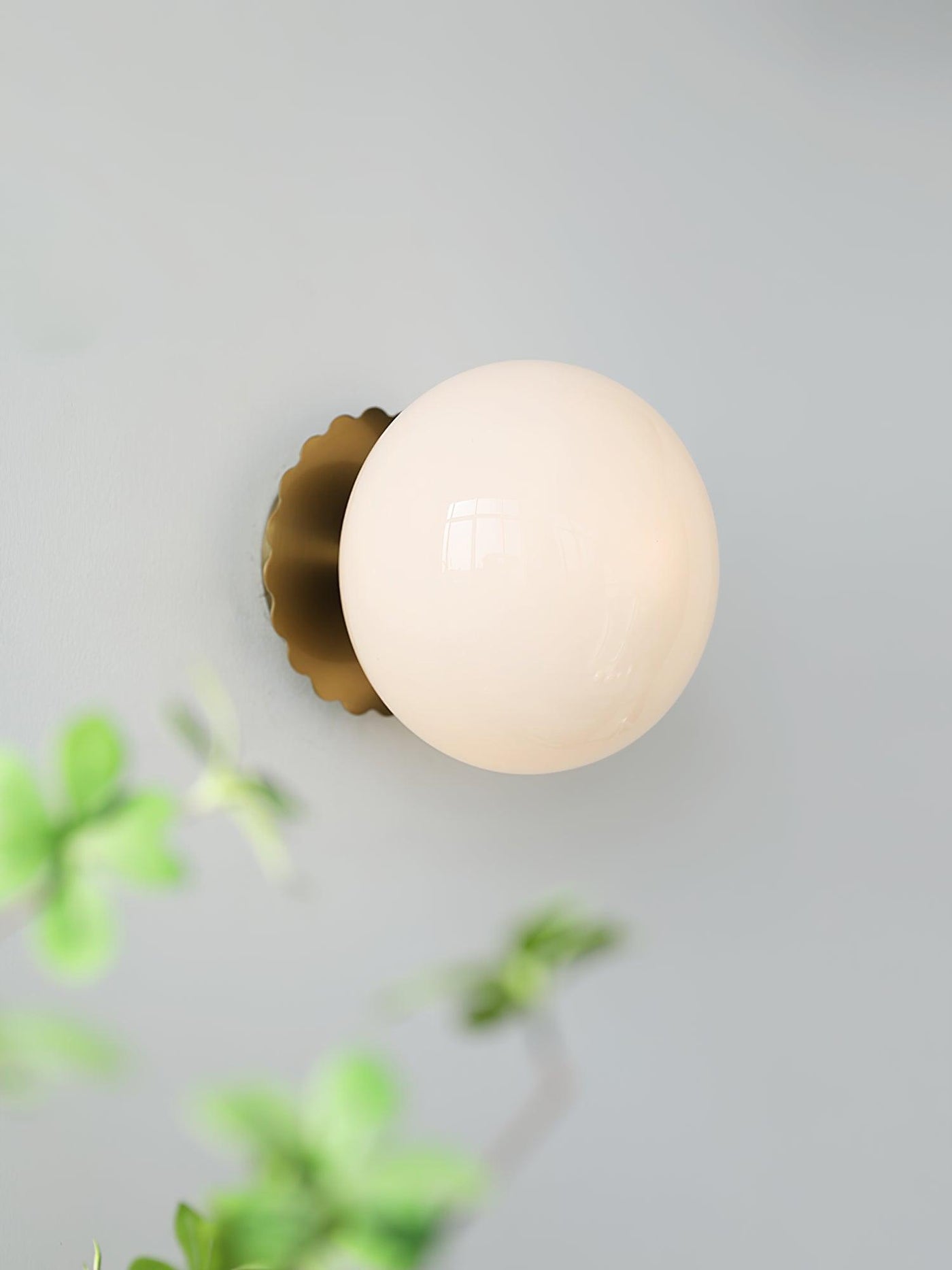 Modern Pink Glass & Metal Table Lamp – Elegant Soft Glow Lighting